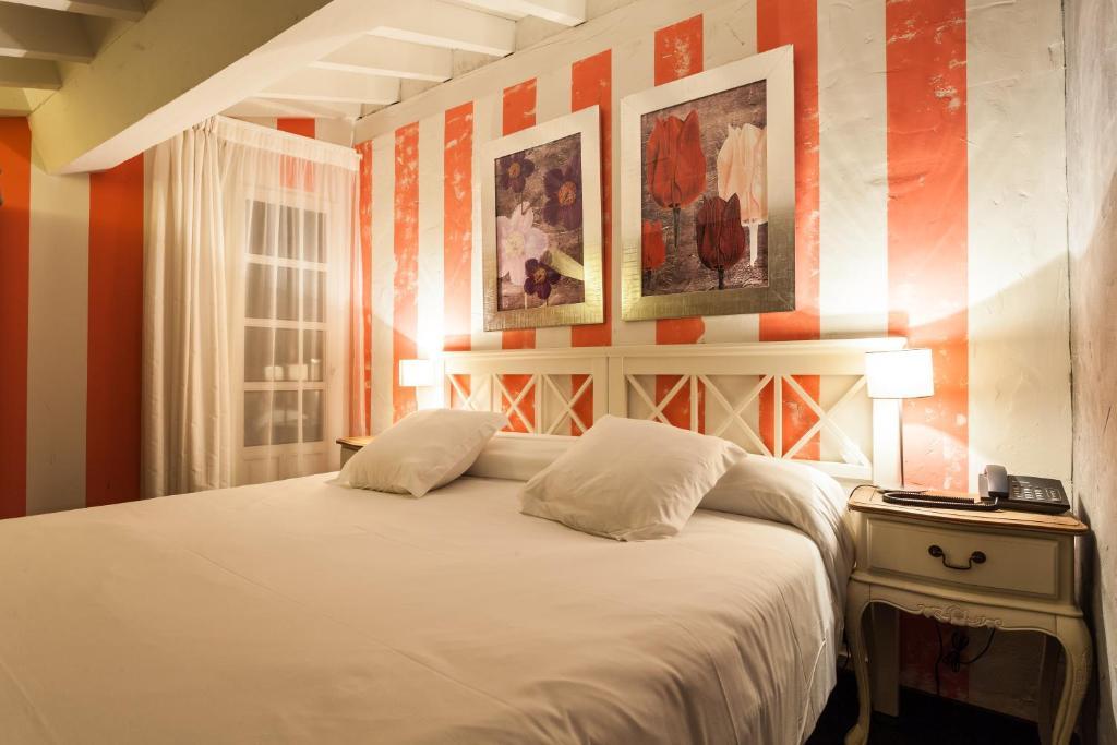 El Bosque De La Anjana Hotel Selores Room photo